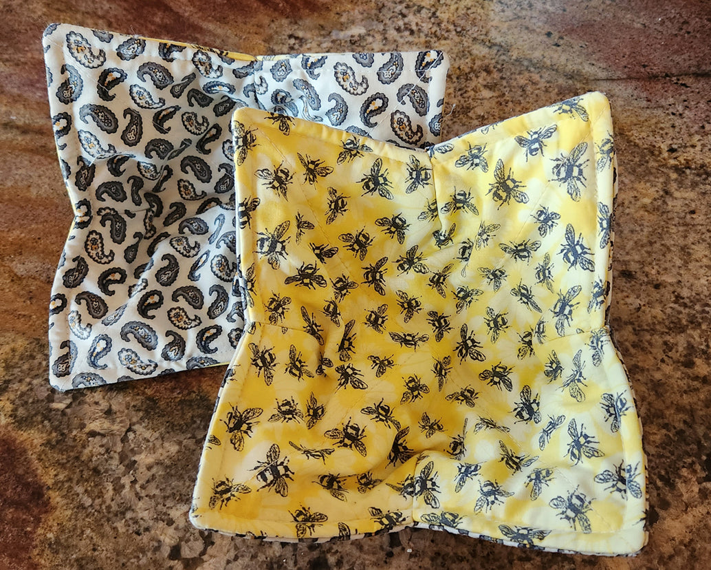 Set of 2 Reversible Microwave Bowl Holders - Honey Bee 'n Paisley
